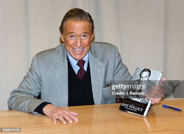 Mike Wallace during Mike Wallace Signs His Book "Between You and Me: A Memoir" at Barnes & Noble in New York City - December 13, 2005 at Barnes &...