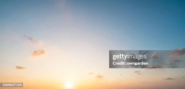 the rosy clouds at sunrise - sky only 個照片及圖片檔