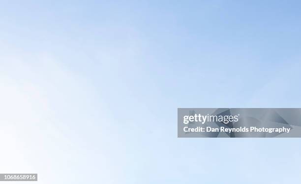 clouds typologies -many  color gradiant - blue white gradient background fotografías e imágenes de stock