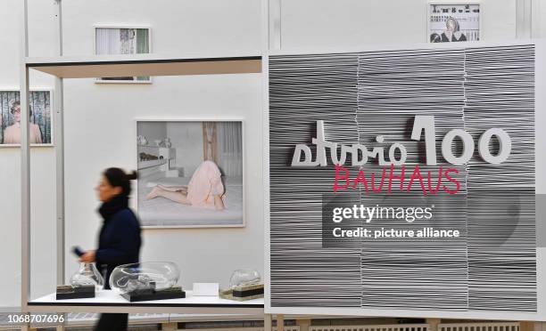 December 2018, Thuringia, Weimar: A woman is looking at the exhibition "Our Bauhaus" Part I in the Kunsthalle "Harry Graf Kessler". Studio 100 and...