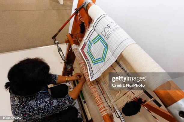 Turkish Woman Making Rug Turkey Pavilion Photos and Premium High Res Pictures - Getty Images