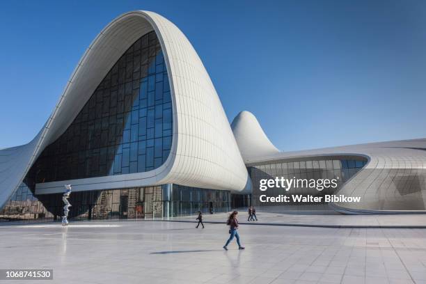 azerbaijan, baku, heydar aliyev cultural center - the heydar aliyev centre stock pictures, royalty-free photos & images