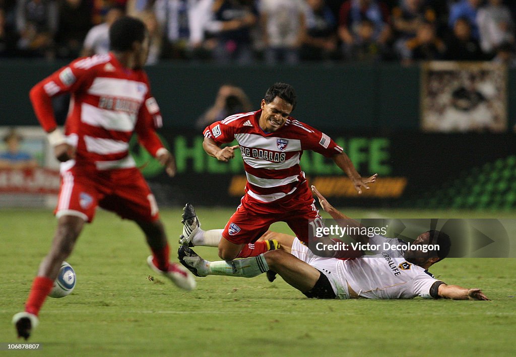 MLS Playoffs - Western Conference Finals - FC Dallas v Los Angeles Galaxy