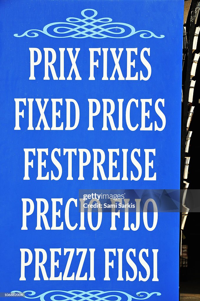 Multilingual no bargaining sign in shop