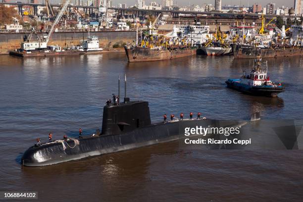 Submarine ARA San Juan navigates for an expedition after the mid-life upgrade reparation at Tandanor shypyard on June 02, 2014 in Buenos Aires,...