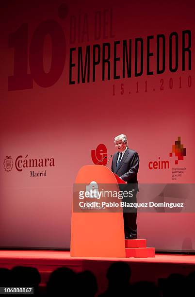 Arturo Fernandez speaks at the 'Dia del Joven Emprendedor' 10th Anniversary at Parque Ferial Juan Carlos I on November 15, 2010 in Madrid, Spain.