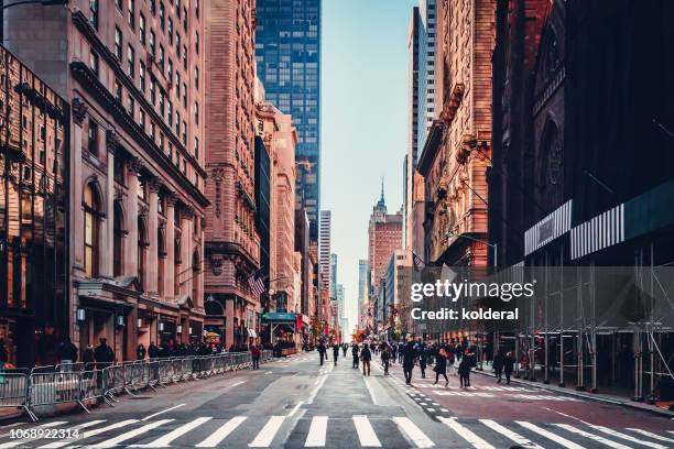 fifth avenue in midtown manhattan - city street view stock pictures, royalty-free photos & images