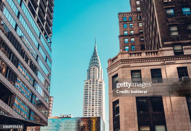 fifth avenue , midtown manhattan with distant view of chrysler building - chrysler building stockfoto's en -beelden