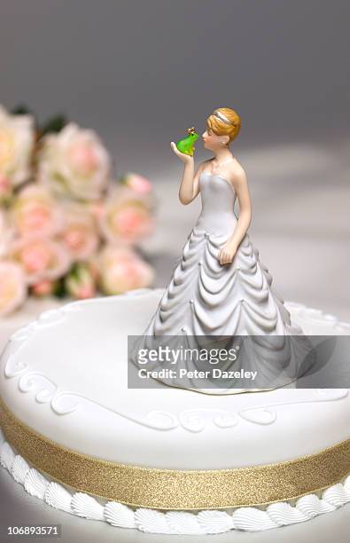 bride figurine on wedding cake kissing frog - fairytale wedding stock pictures, royalty-free photos & images
