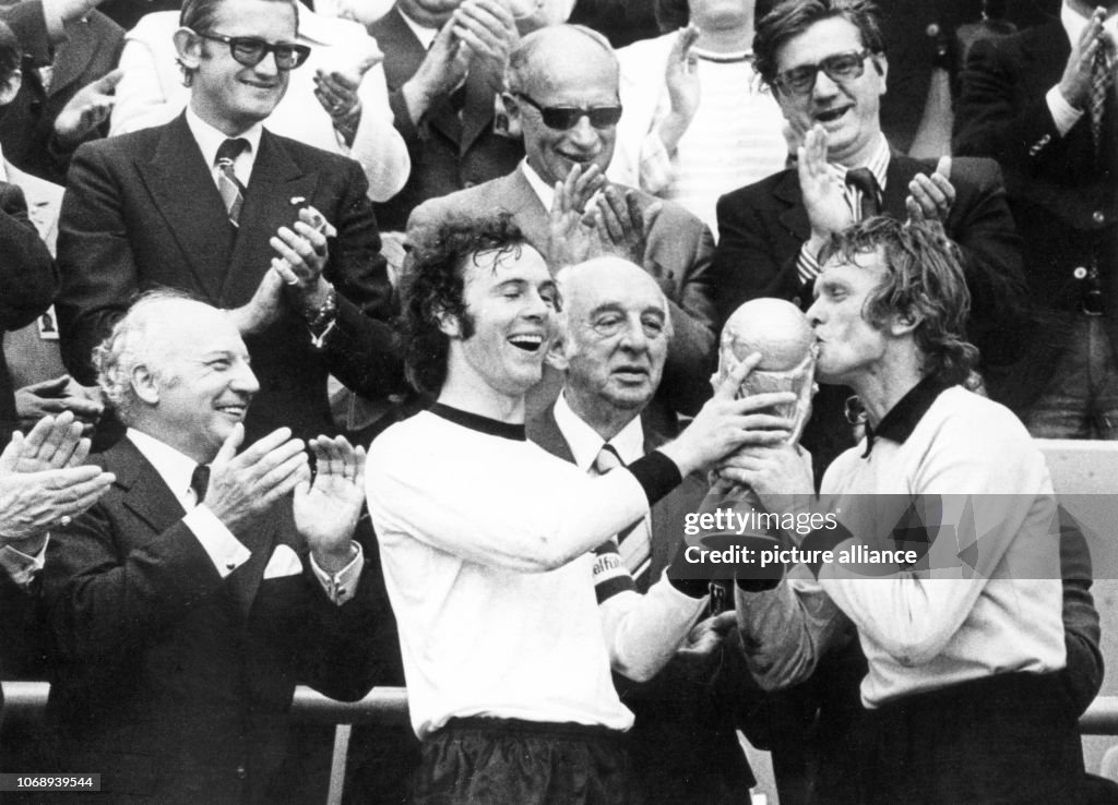 Soccer World Cup 1974: German players with the World Cup Trophy