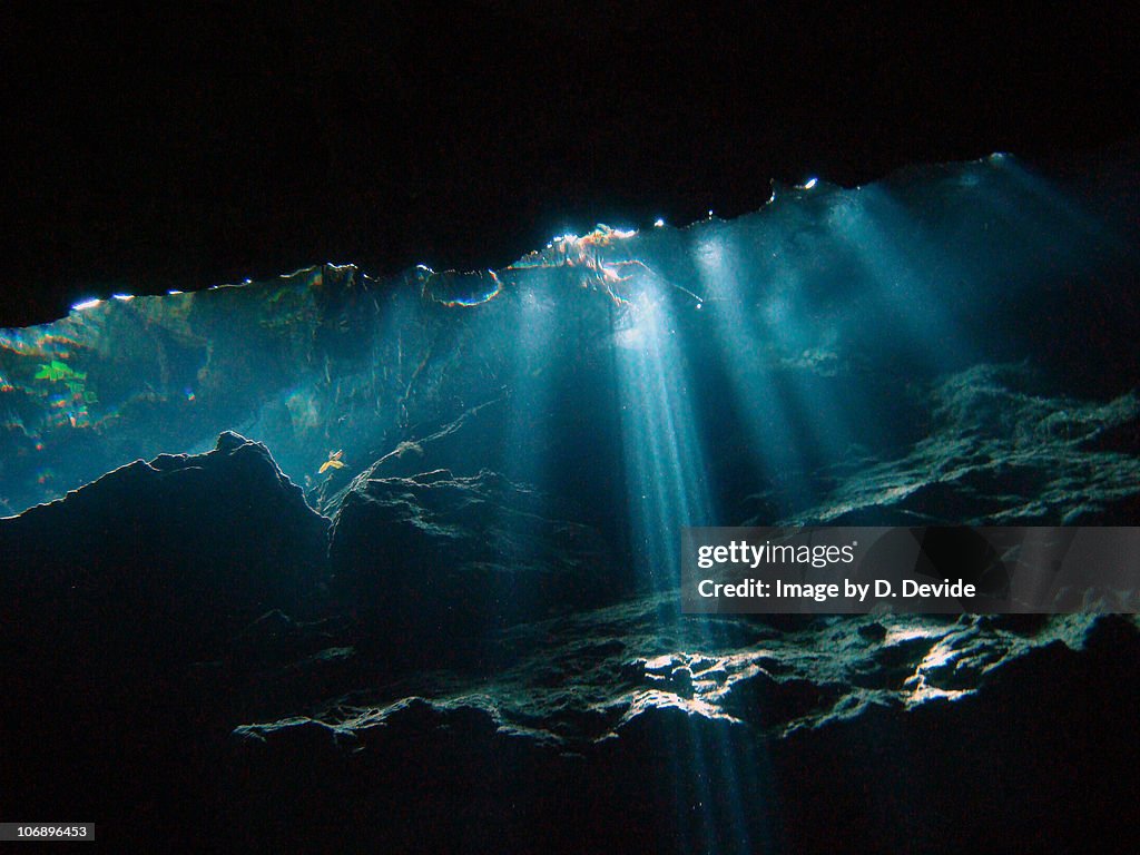 Sunrays shining through the water in Chac-Mool