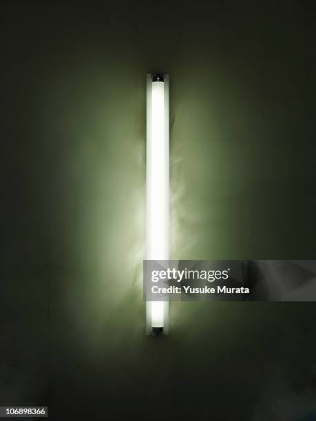 fluorescent light - luce fluorescente foto e immagini stock