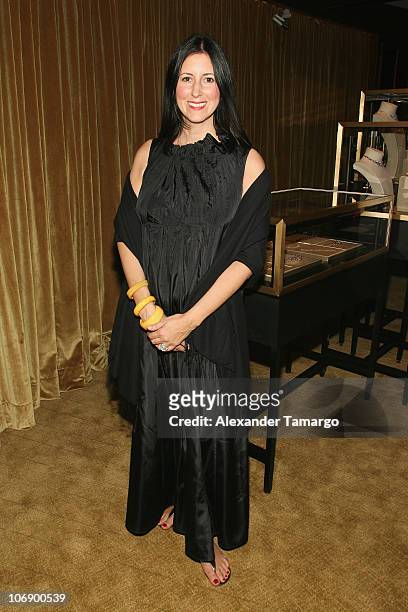 Lauren Taschen attends a private dinner in honor of Anri Sala at the Cartier Dome - Miami Beach Botanical Garden on December 2, 2008 in Miami Beach,...