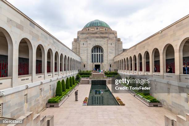 el memorial de guerra australiano - conmemorativo de guerra fotografías e imágenes de stock