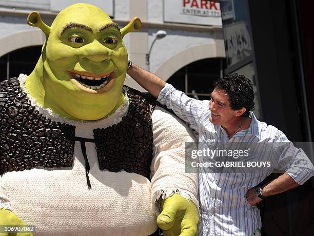 Shrek poses with actor Antonio Banderas, after being honored by a Star on the Hollywood Walk of Fame in Hollywood, California on May 20, 2010. AFP...