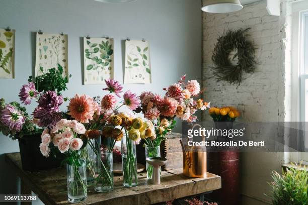 flower shop - flower arrangement stock pictures, royalty-free photos & images