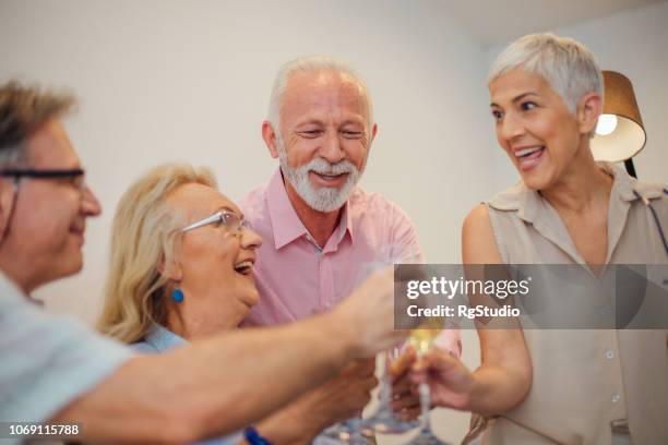 gelukkige mensen hebben feestelijke toast - drunk wife at party stockfoto's en -beelden