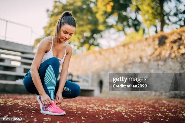 tying a shoelace - desamarrado imagens e fotografias de stock