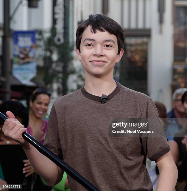 Moah Ringer Noah Ringer Photos and Premium High Res Pictures - Getty Images