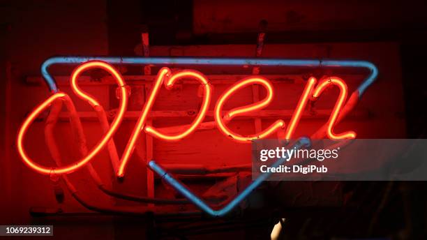 neon open sign - open segnale inglese foto e immagini stock