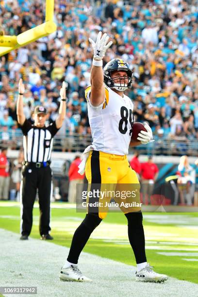 Vance McDonald of the Pittsburgh Steelers celebrates after scoring a touchdown against the Jacksonville Jaguars in the fourth quarter on November 18,...