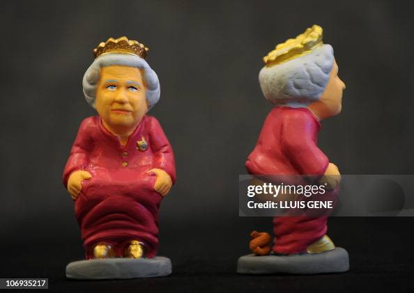 Ceramic figurines of Britain's Queen Eli Ceramic figurines of Britain's Queen Eli