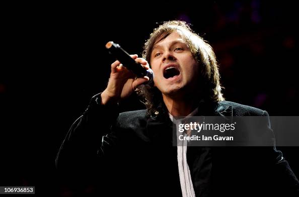 Tim Howarth Singer Tim Howar of Mike and the Mechanics performs at The Prince's ...