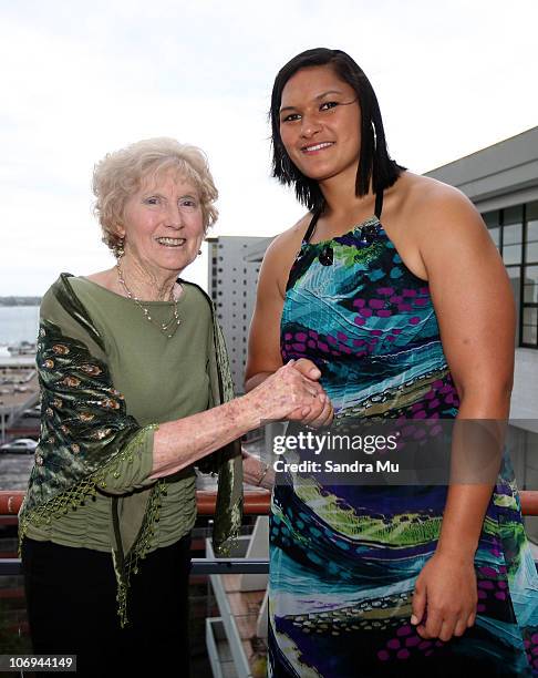 Olympic gold medalists Yvette Williams and Valerie Adams pose during a Golden Girls Dinner at the Heritage Hotel on November 18, 2010 in Auckland,...