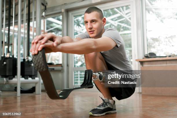 man with artificial limb stretching - amputee running stock pictures, royalty-free photos & images