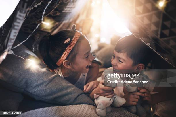 the bond between siblings - sibling stock pictures, royalty-free photos & images