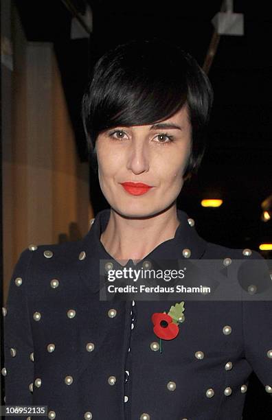 Erin O'Connor attends the launch party of Lulu Guinness and Rob Ryan's Fan Bag at Air Gallery on November 10, 2010 in London, England.