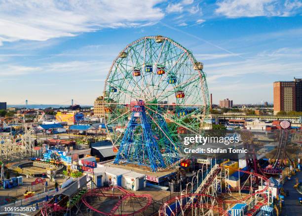 wonder wheel at coney island amusement park aerial view - coney island, new york stock pictures, royalty-free photos & images