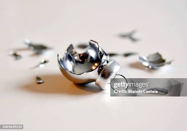 broken christmas ornament - broken christmas bauble stock pictures, royalty-free photos & images