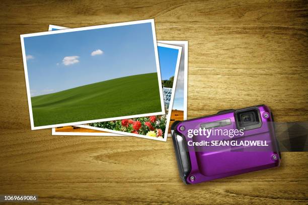 landscape photos on desk with camera - bildarchiv stock-fotos und bilder