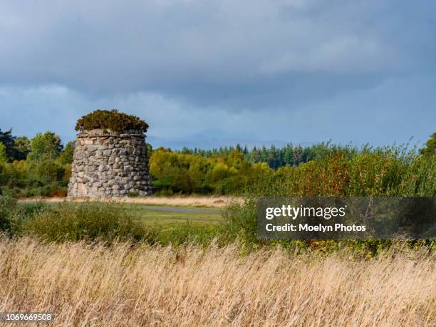 memorial cairn - culloden battlefield - battlefield stock pictures, royalty-free photos & images