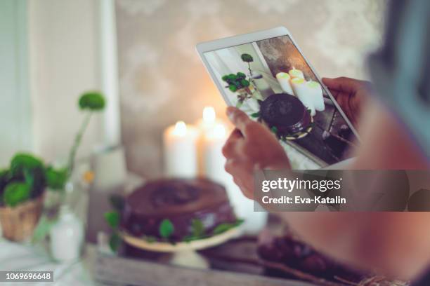 table setting with flowers and chocolate cake - snap chocolate stock pictures, royalty-free photos & images