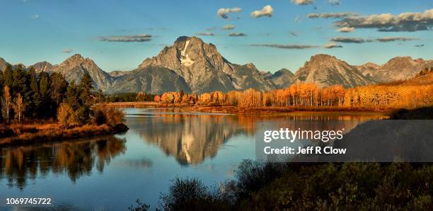 early light in wyoming at oxbow bend - スネーク川 ストックフォトと画像