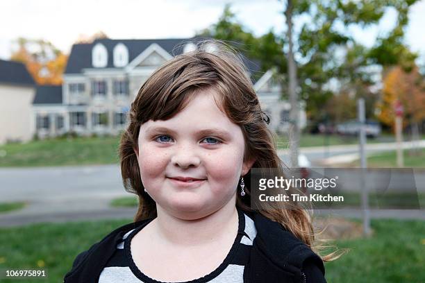 portrait of suburban girl - chubby girls photos fotografías e imágenes de stock