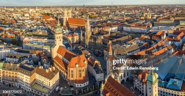 munich old town - munchen stockfoto's en -beelden