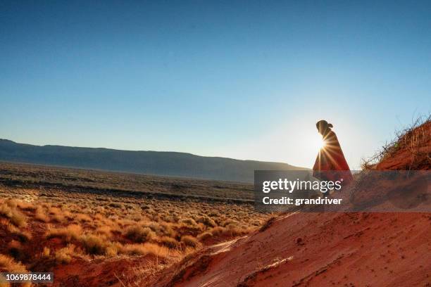 little navajo native american boy with long hair in monument valley, arizona - indios imagens e fotografias de stock