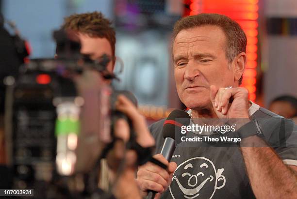 Robin Williams during Robin Williams, Elijah Wood, Snoop Dogg and Panic! at the Disco Visit MTVs TRL Gaming Week 2.0 at MTV Studios in New York City,...