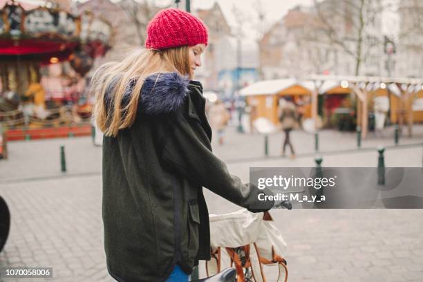 women walking in the city - national day of belgium 2016 imagens e fotografias de stock