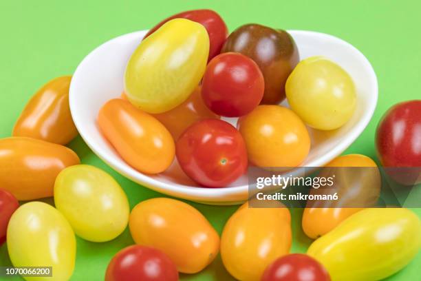 variety of multicolor organic heirloom tomatoes, cherry tomatoes of different colors - tomate cerise photos et images de collection
