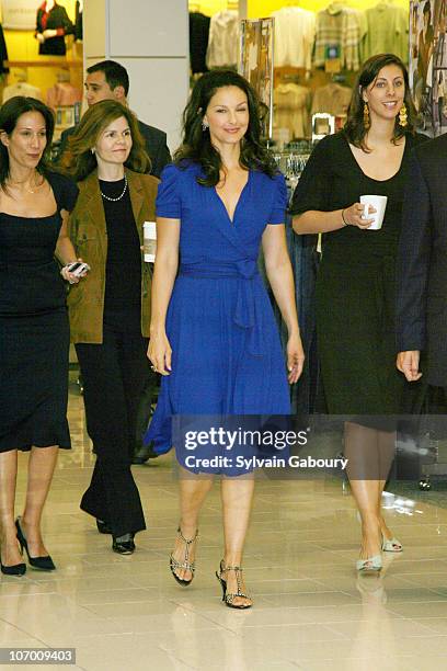 Ashley Judd during Ashley Judd Autograph Signing to Promote Her Fragrance American Beauty "Wonderful Indulgence" - October 11, 2006 at Kohl's in...