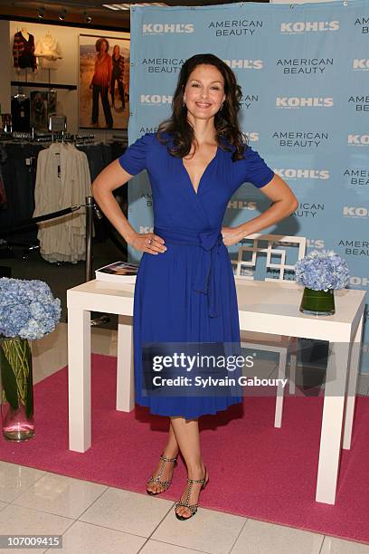 Ashley Judd during Ashley Judd Autograph Signing to Promote Her Fragrance American Beauty "Wonderful Indulgence" - October 11, 2006 at Kohl's in...