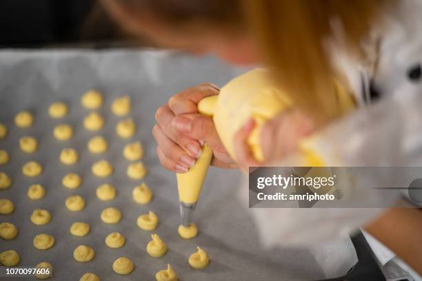 close up woman preparing cookies - pastry chef stock pictures, royalty-free photos & images