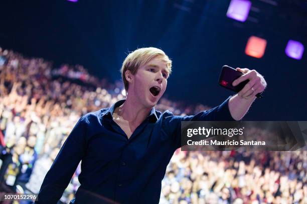 Adam Botel 32 Adam Robitel Photos & High Res Pictures - Getty Images