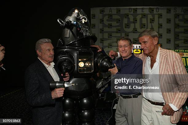 Warren Stevens, Robby the Robot, Earl Holliman and Richard Anderson