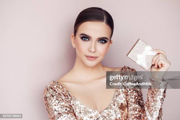 hermosa mujer - glamour fotografías e imágenes de stock