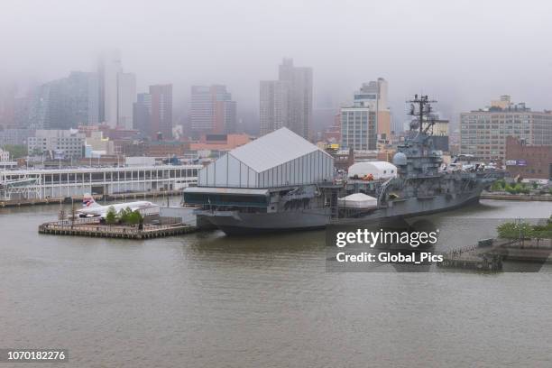intrépido mar, air & space museum, nueva york - estados unidos - museo intrépido de mar aire y espacio fotografías e imágenes de stock